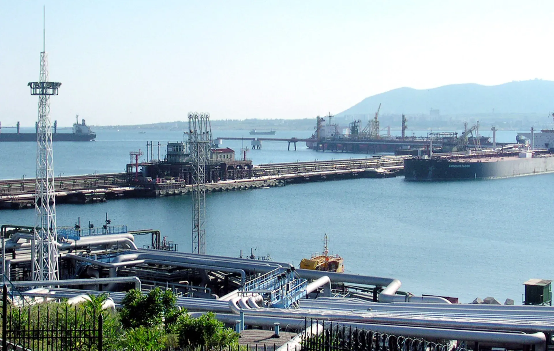 EU hits Russian oil, shadow fleet with new sanctions over Ukraine war