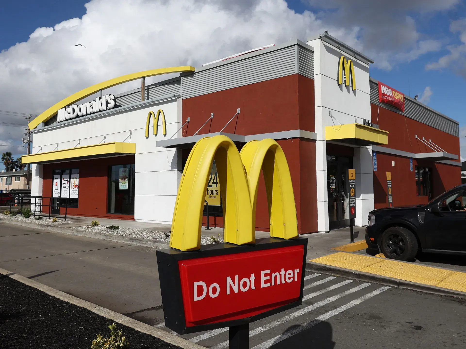 McDonald’s shares tumble on E coli even as US head vows to improve safety