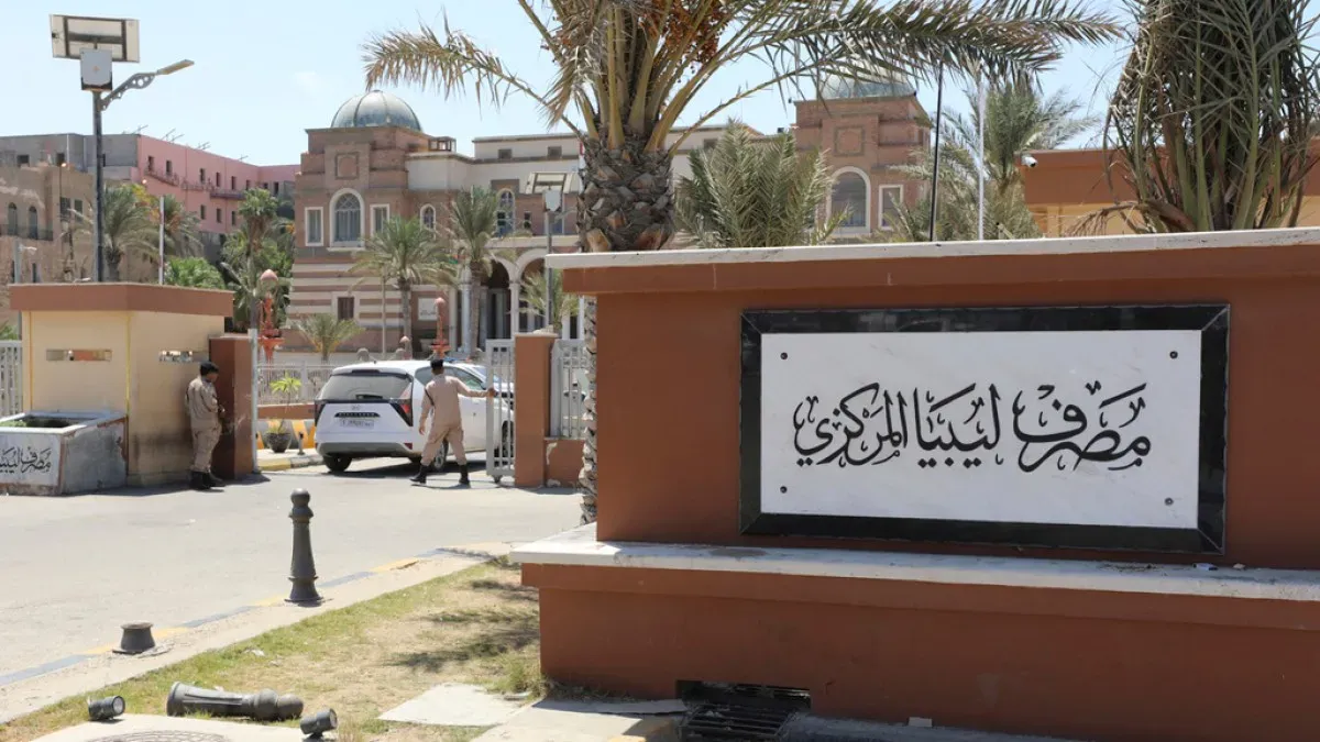 Libya’s central bank chief flees country over militia threats: Report