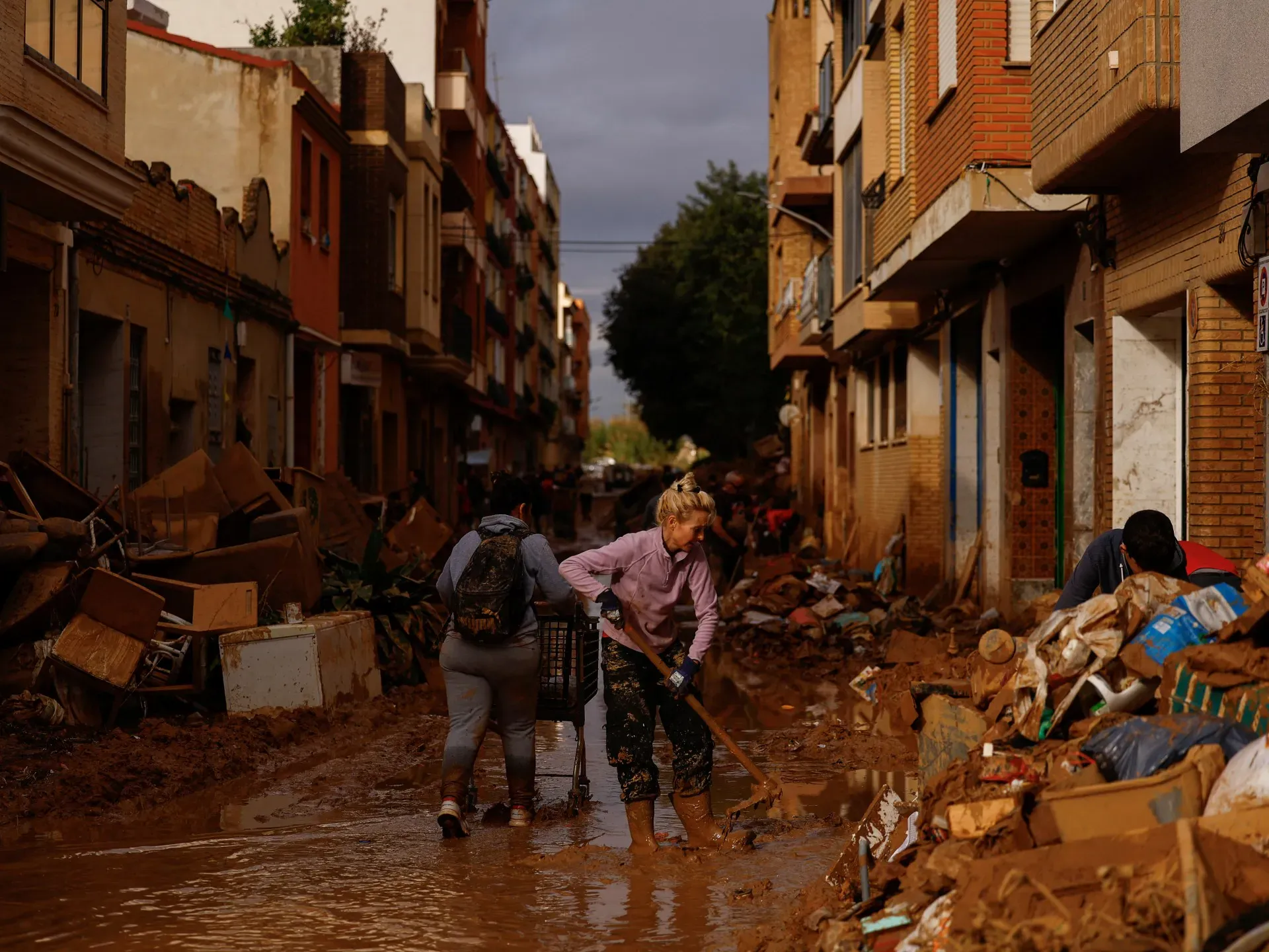 Heavy rains in Spain’s Barcelona amid search for flood victims in Valencia