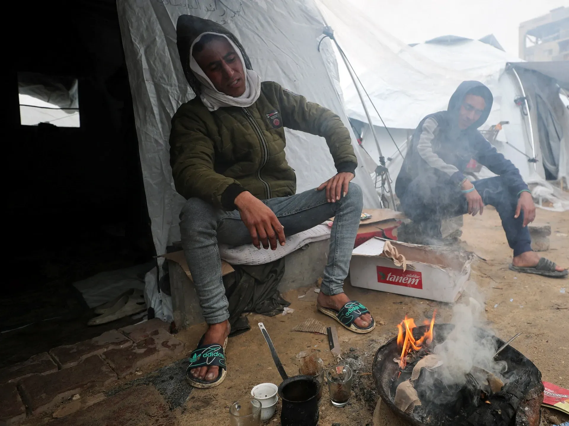 Thousands in Gaza struggle in tents amid cold, stormy weather