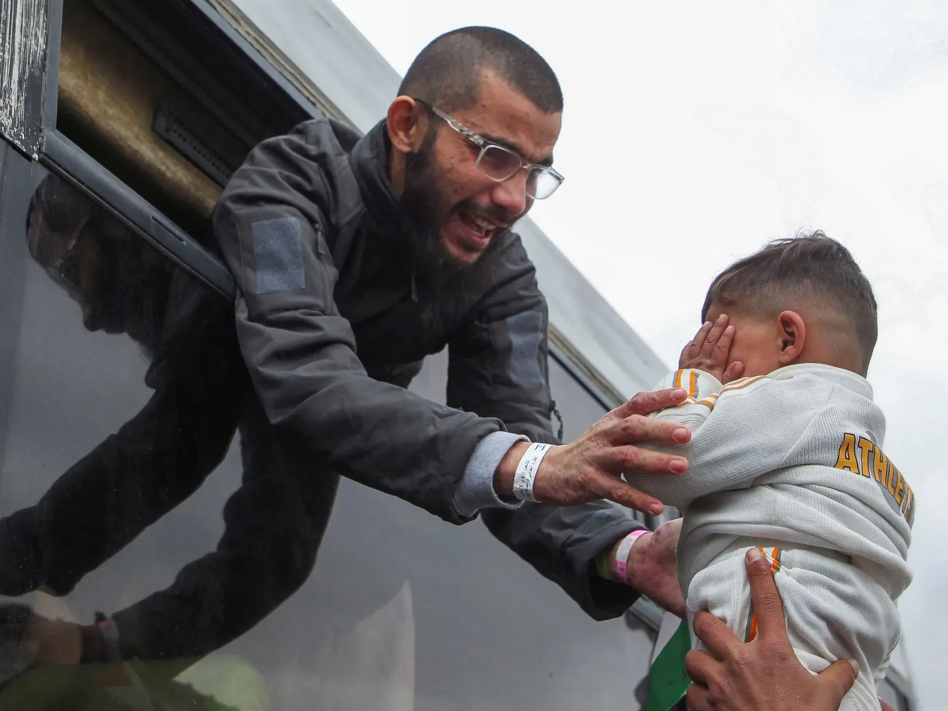 Three captives in Gaza, 369 Palestinians held by Israel to be released