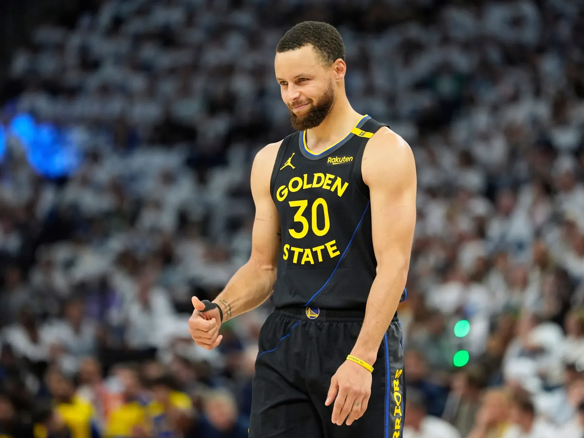 Warriors’ Stephen Curry injured in Game 1 win against Timberwolves