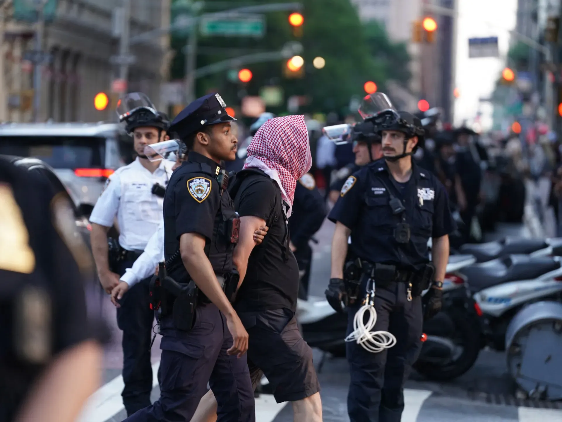 Which US cities have the LA immigration protests spread to?