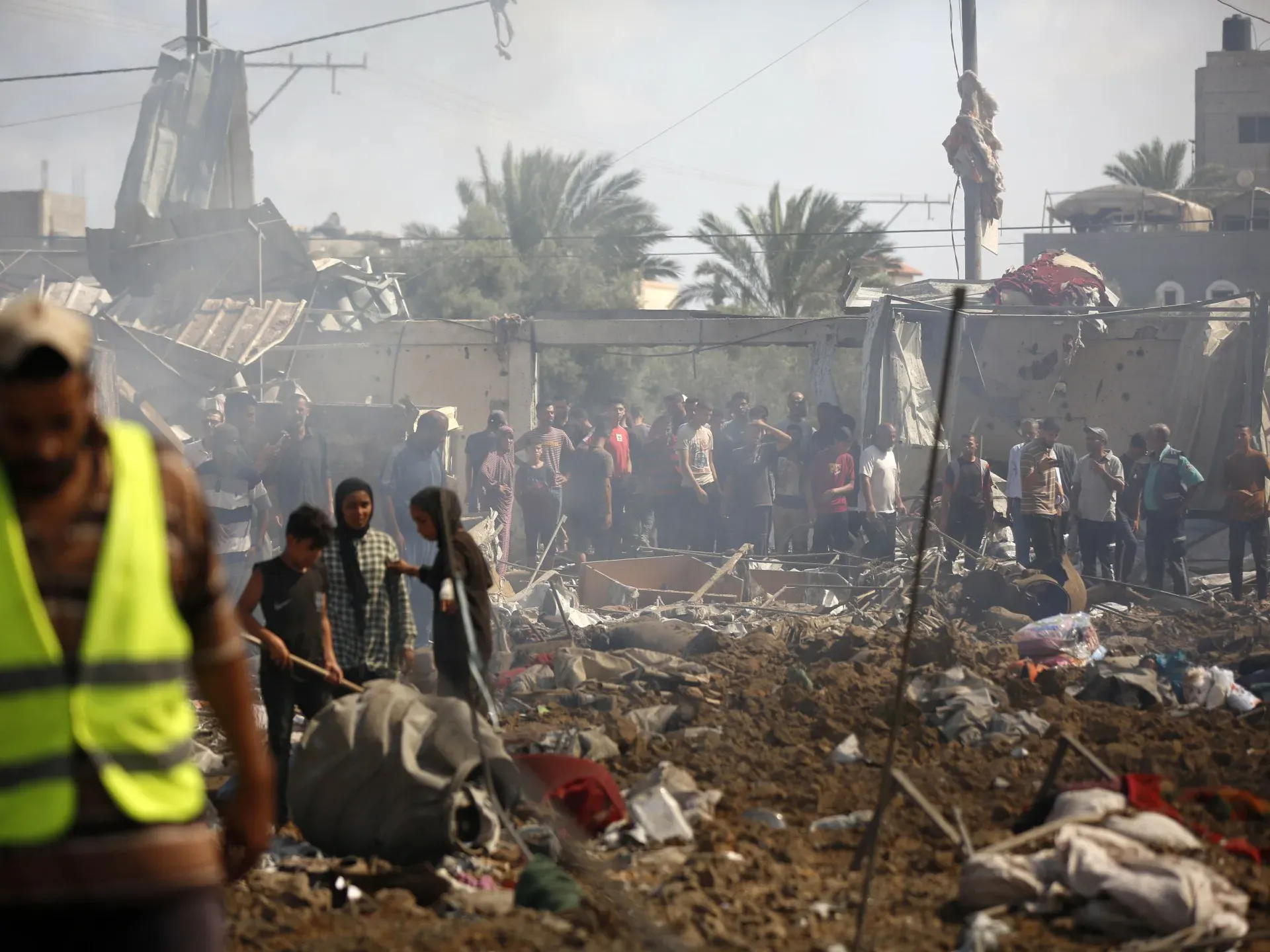 Israeli attacks kill 37 in Gaza as more Palestinians die from starvation