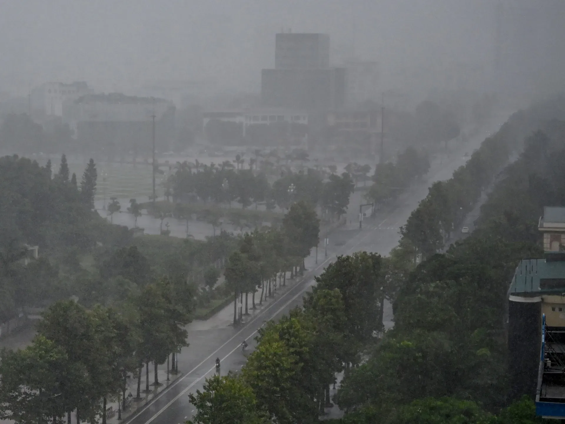 Vietnam prepares to evacuate half a million people ahead of Typhoon Kajiki