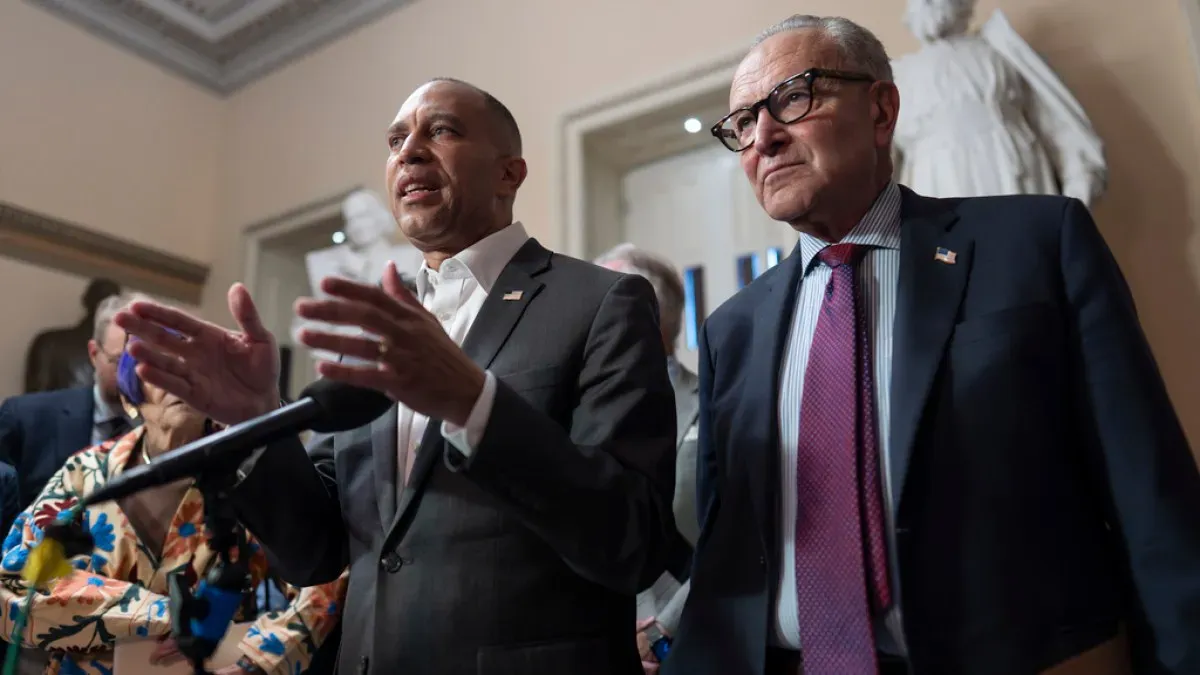 Democratic leaders in US Congress demand talks with Trump to avert shutdown