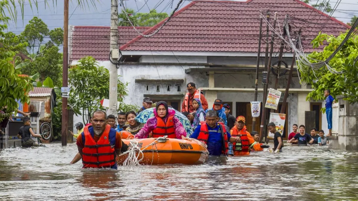 At least 10 people killed in Indonesia floods, landslides