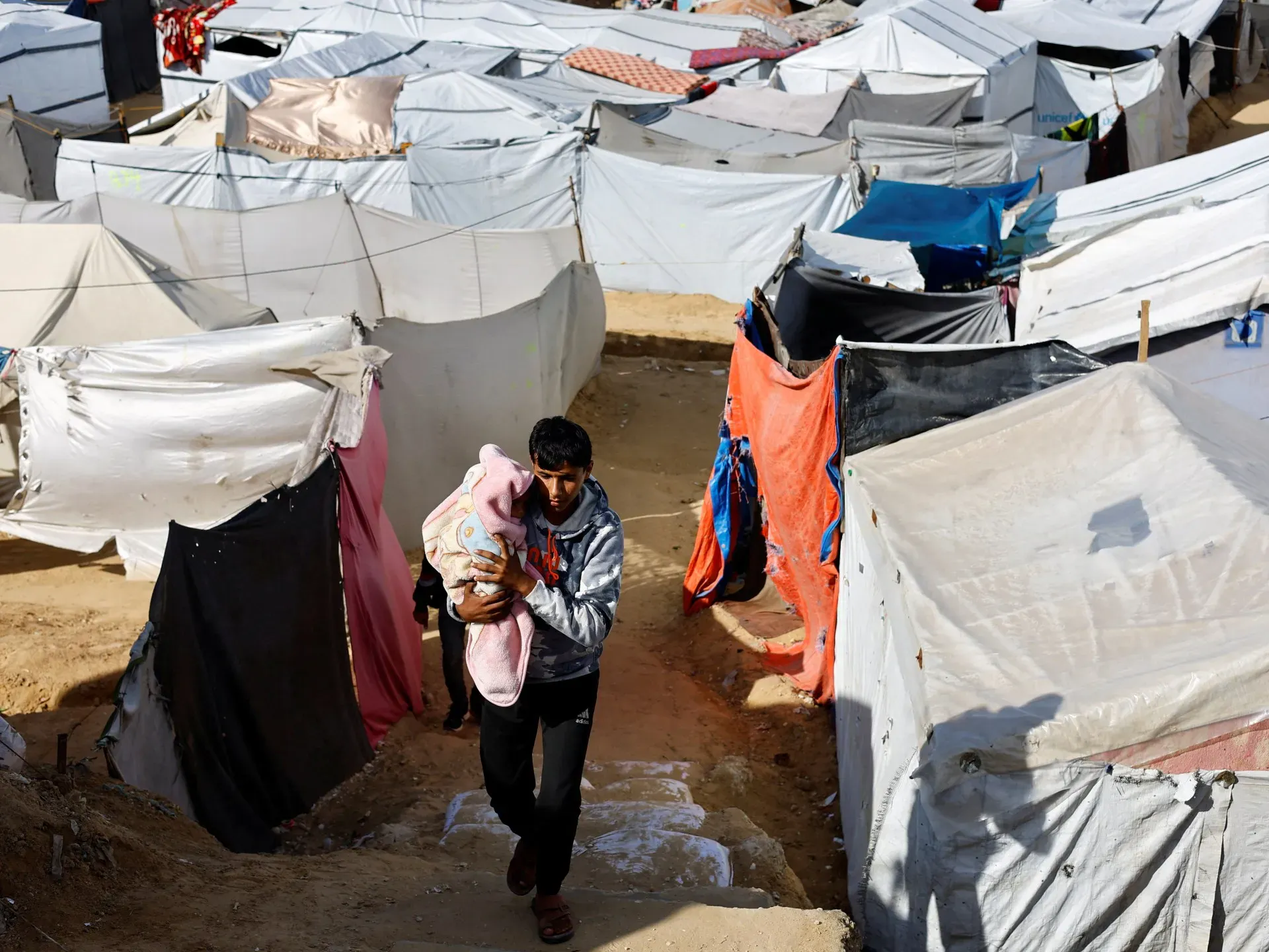 LIVE: Gaza’s displaced brace for winter storm as Israel kills one